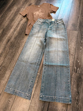 Load image into Gallery viewer, “Western Gal” Light Wash Jeans