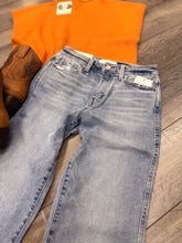 Load image into Gallery viewer, “Casual Weekend” Light Wash Jeans