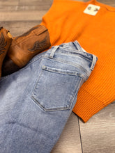 Load image into Gallery viewer, “Casual Weekend” Light Wash Jeans