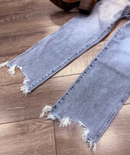 Load image into Gallery viewer, “Casual Weekend” Light Wash Jeans