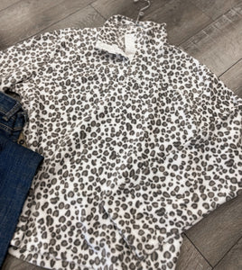 “Snow Leopard” Fuzzy Quarter Snap Up (Up To XL)